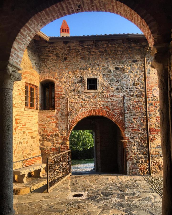 Bed and breakfast Castello Di Cernusco Lombardone Extérieur photo
