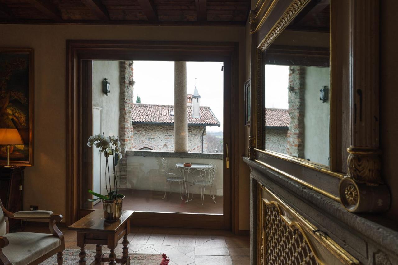 Bed and breakfast Castello Di Cernusco Lombardone Extérieur photo