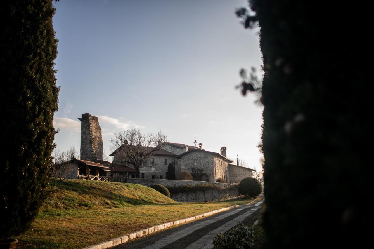 Bed and breakfast Castello Di Cernusco Lombardone Extérieur photo
