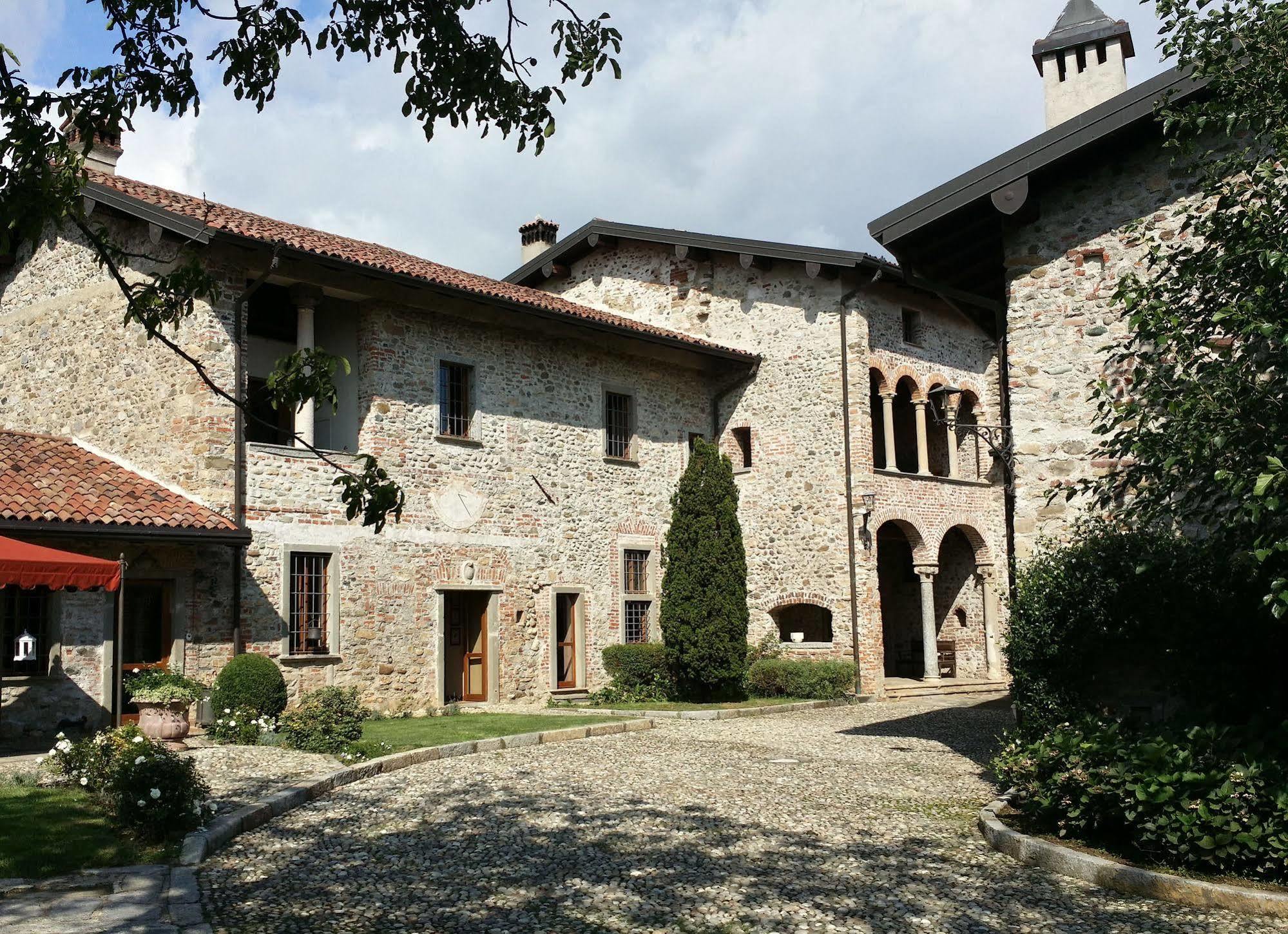Bed and breakfast Castello Di Cernusco Lombardone Extérieur photo