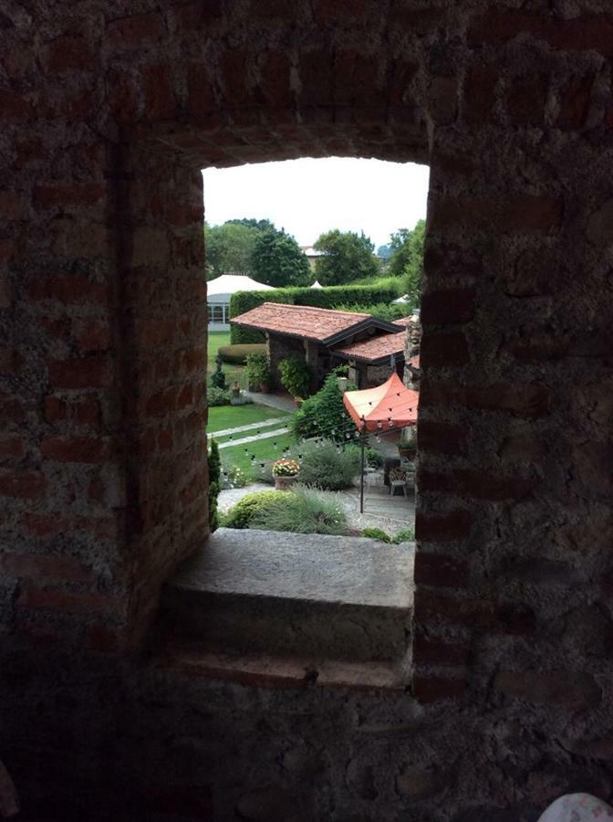 Bed and breakfast Castello Di Cernusco Lombardone Extérieur photo