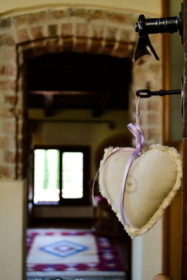 Bed and breakfast Castello Di Cernusco Lombardone Extérieur photo